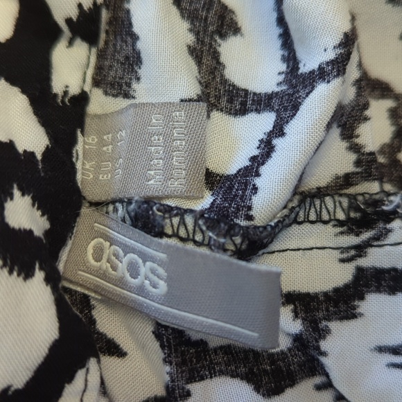 ASOS Black and white leopard print wrap skirt, size 12 - Picture 2 of 4